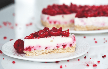 Fitnes recept: Skutin cheesecake z malinami brez peke