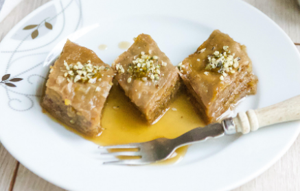 Fitnes recept: Pistacijeva baklava z orehi