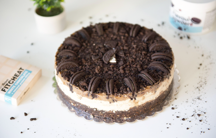 Fitnes recept: Oreo torta po navdihu slastnega okusa legendarnih piškotov